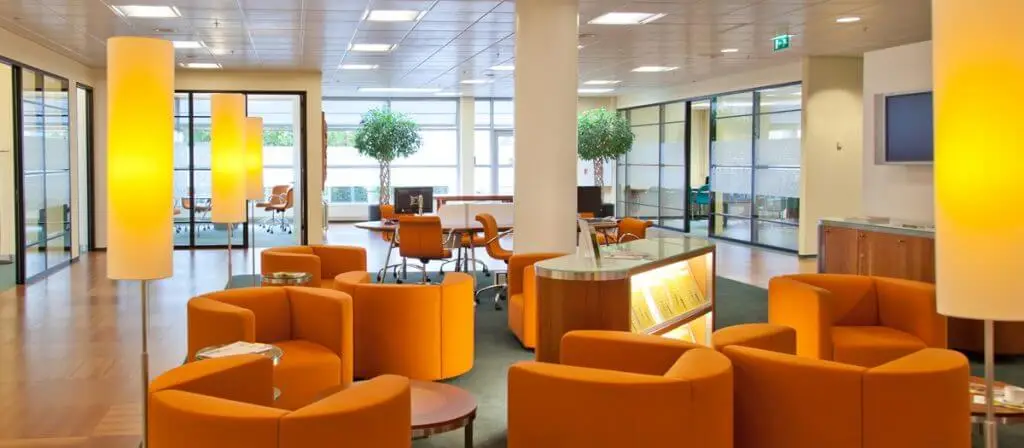  La parterul fiecarui imobil din proiectul WEST avem spatii comerciale pentru magazine, afterschool, farmacii, etc. 